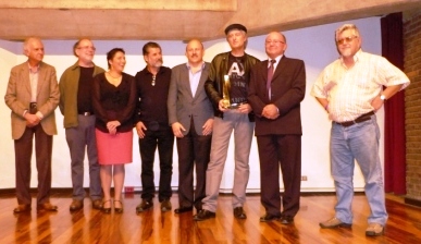 "Obelisco Fi" para Rolando Barahona